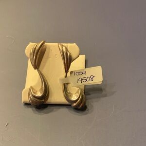 Elegant SS Drop Earrings